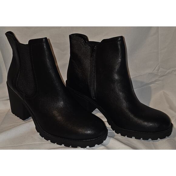 Sun + Stone Women's Morghan Lug Sole Block-Heel Booties - Picture 2 of 6